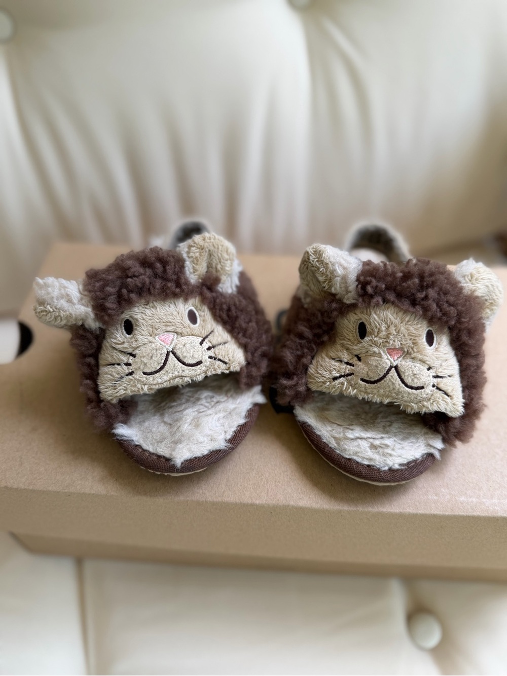 UGG Toddler Boy 9C Lion Plush Slip-Ons in Brown and Cream